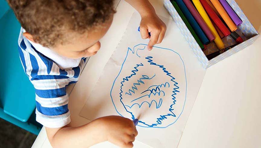مراحل خط خطی های نقاشی کودک و اثرگذاری آن بر روی کاغذ